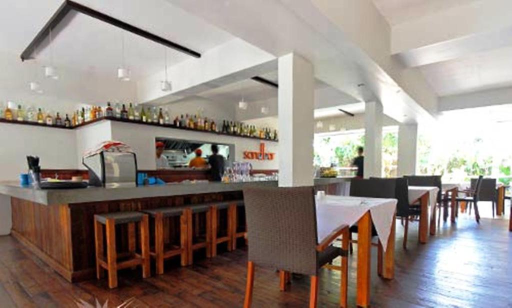Kuta One Party Hotel מראה חיצוני תמונה