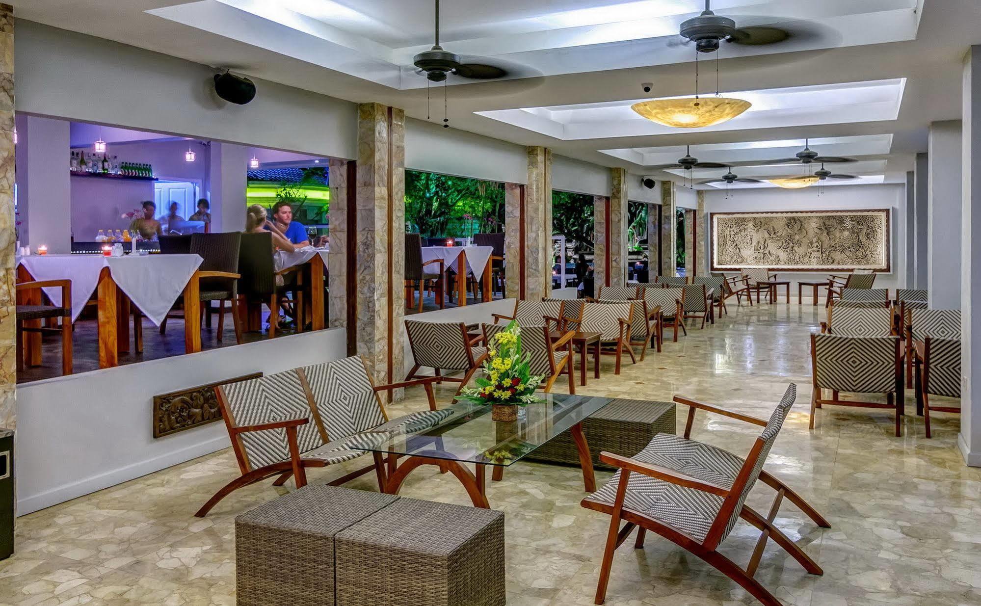 Kuta One Party Hotel מראה חיצוני תמונה