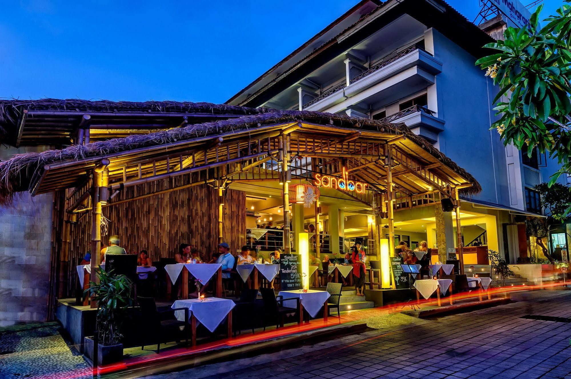 Kuta One Party Hotel מראה חיצוני תמונה