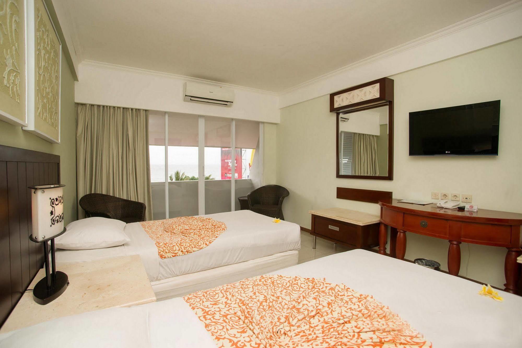 Kuta One Party Hotel מראה חיצוני תמונה
