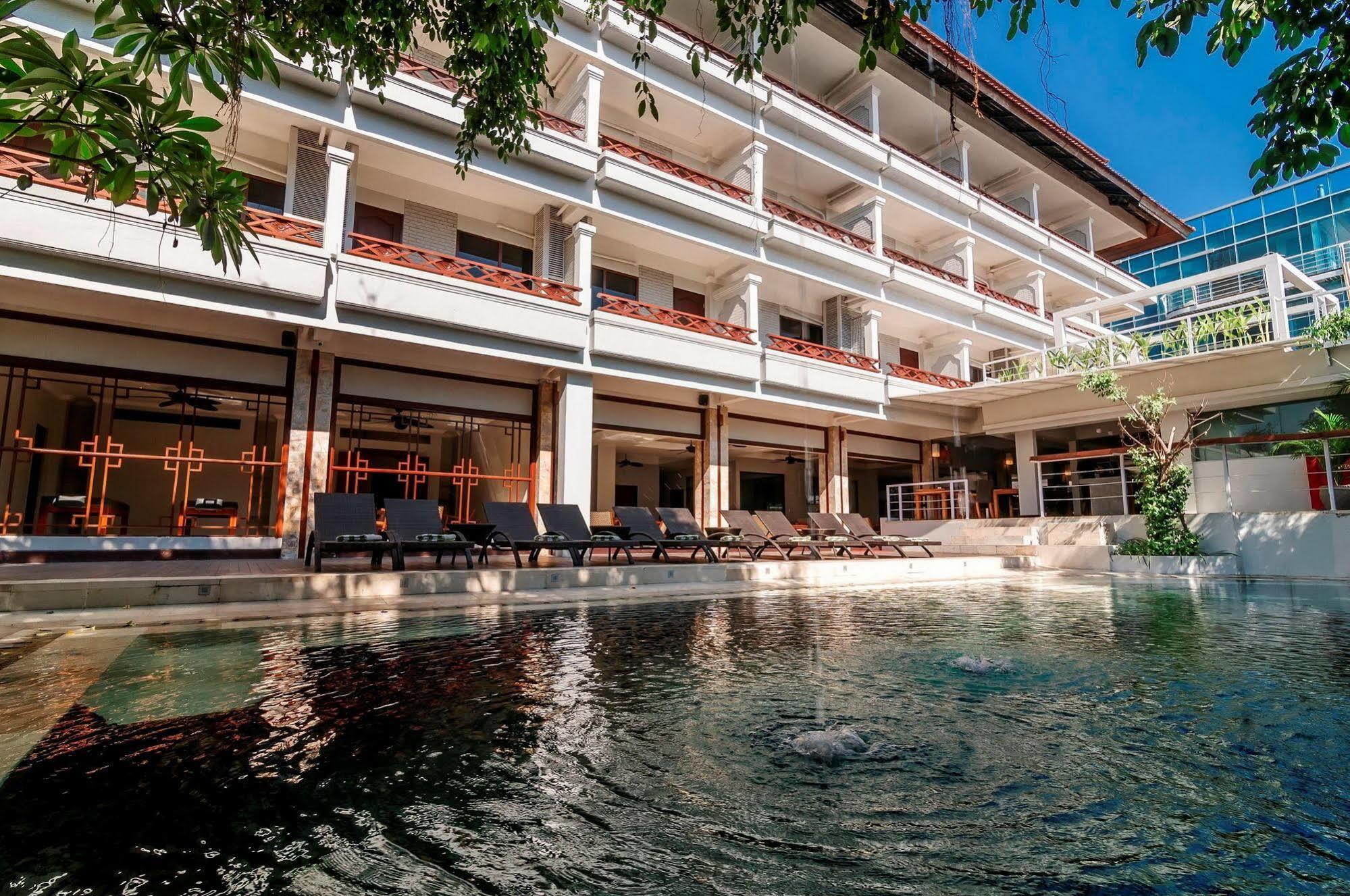 Kuta One Party Hotel מראה חיצוני תמונה